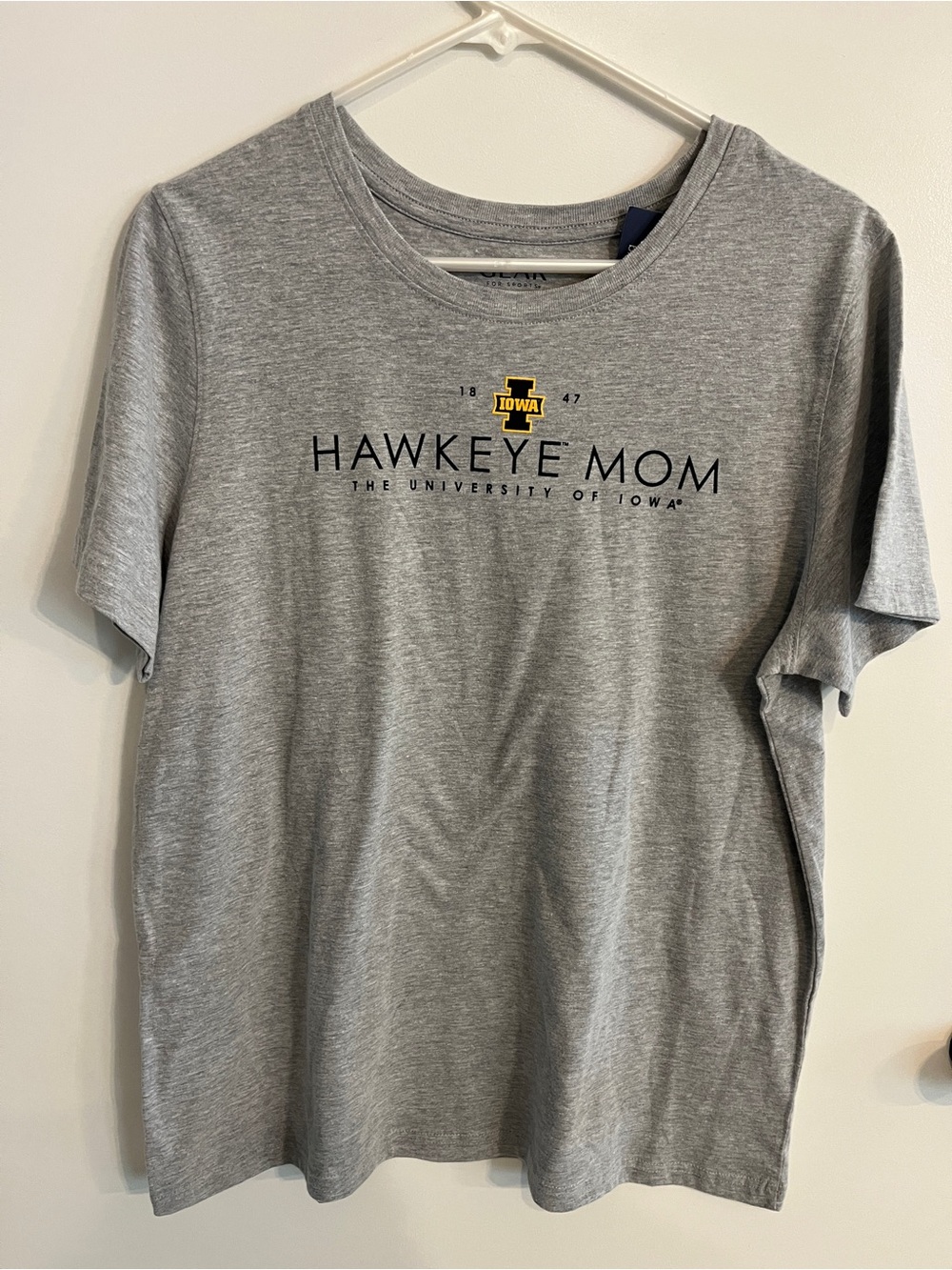 Women’s large NWT Iowa Hawkeye Mom Tee